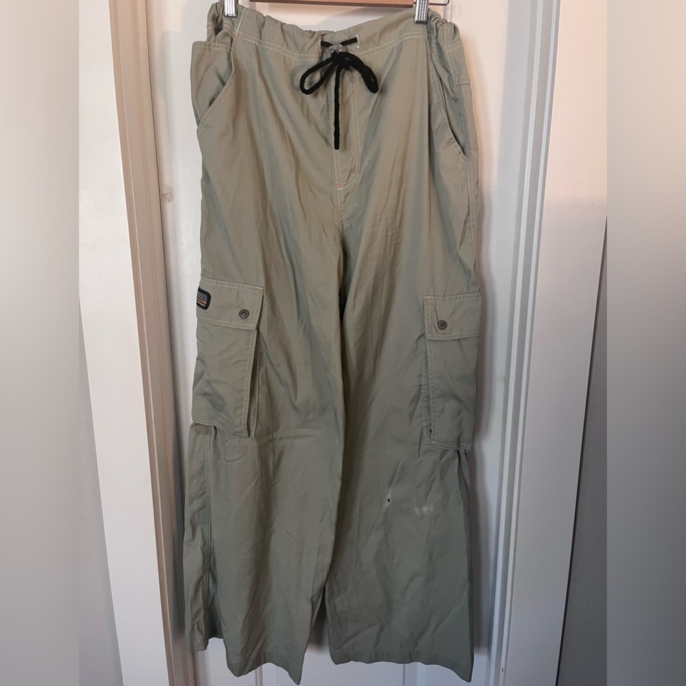 Kikwear vintage 90’s khaki cargo pants!
